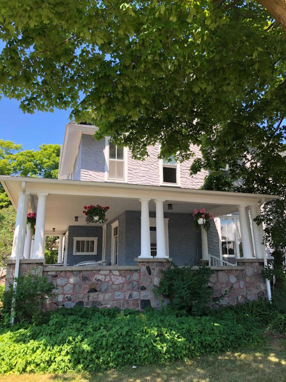 Charlevoix House Bed & Breakfast Екстериор снимка