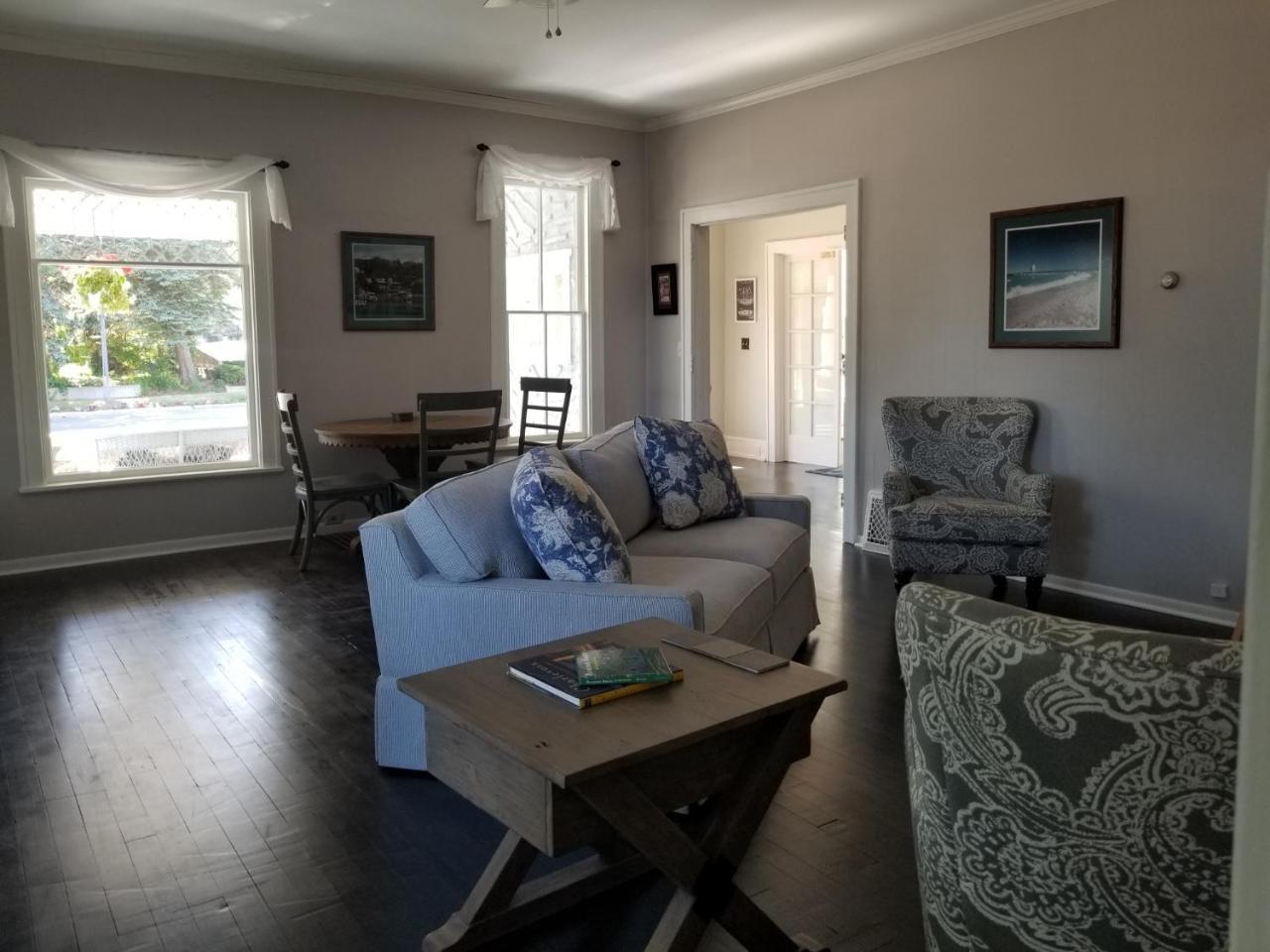 Charlevoix House Bed & Breakfast Екстериор снимка