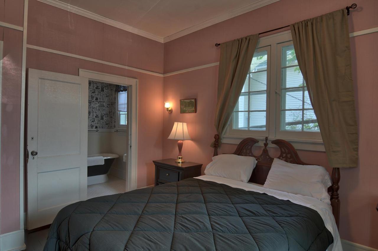 Charlevoix House Bed & Breakfast Екстериор снимка