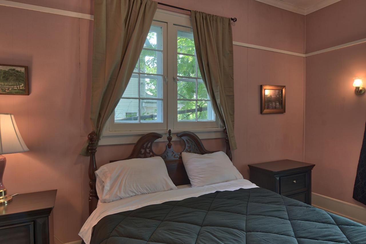 Charlevoix House Bed & Breakfast Екстериор снимка