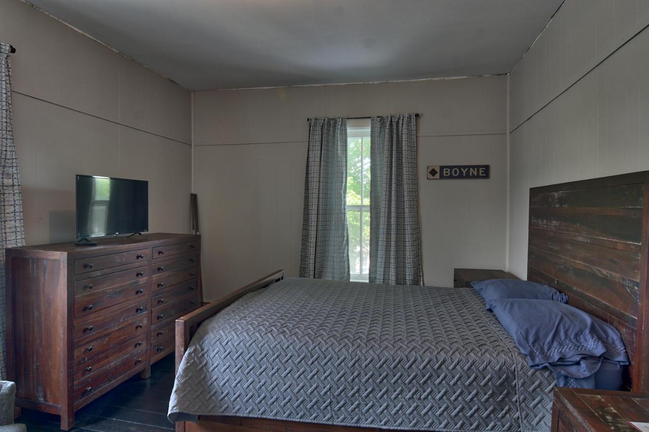 Charlevoix House Bed & Breakfast Екстериор снимка