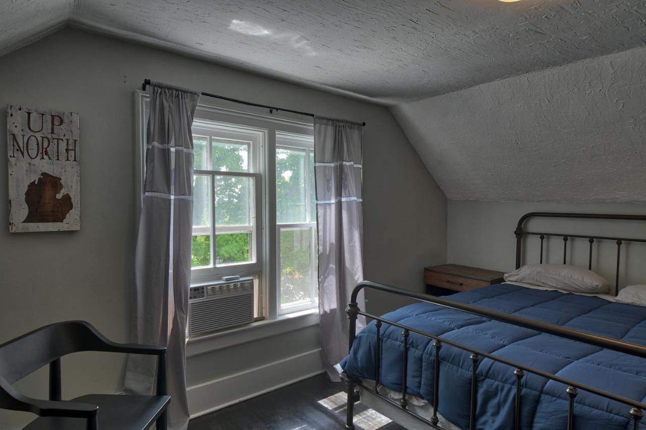 Charlevoix House Bed & Breakfast Екстериор снимка